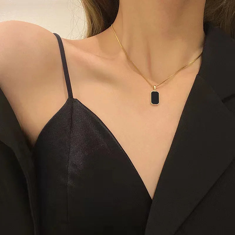 Korean Black Geometric Square Necklace for Women – Modern Pendant Jewelry